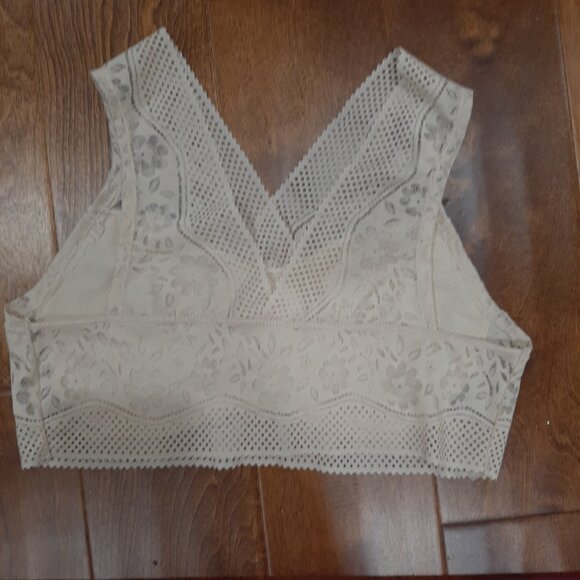 Beautiful boho lace bralette - Picture 3 of 15